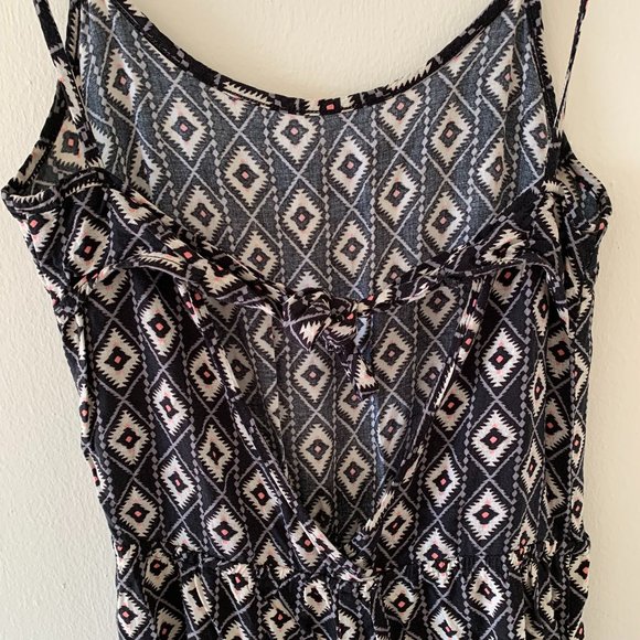 Patterned Jumpsuit - Picture 4 of 9